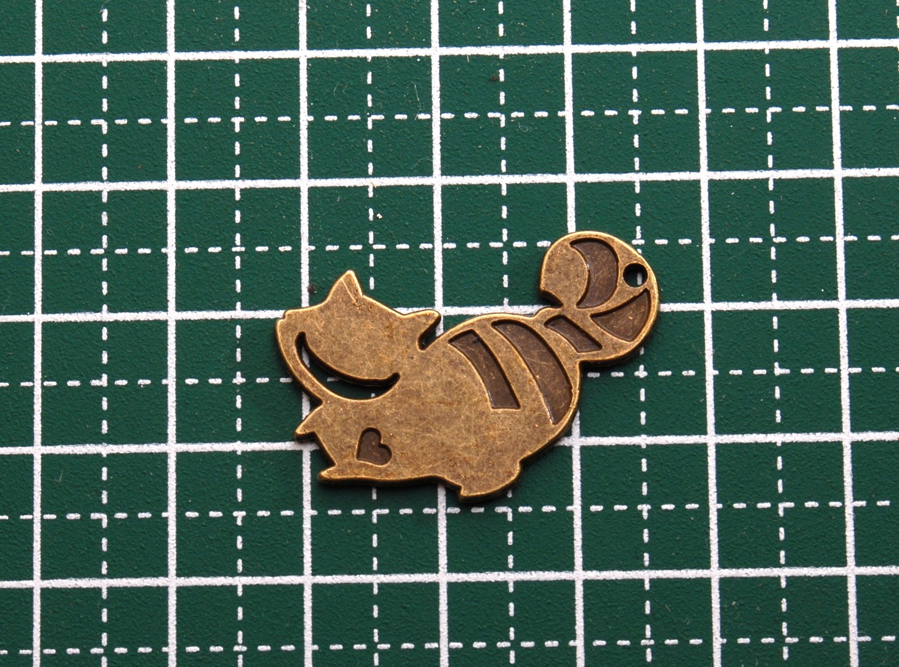 Amazon | チシャ猫 チャーム 3個 アリス シリーズ アンティーク